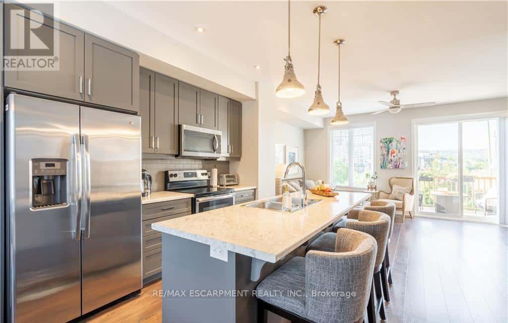 Grimsby (Grimsby Beach) — Grimsby (Grimsby Beach) - Photo 3 of 30