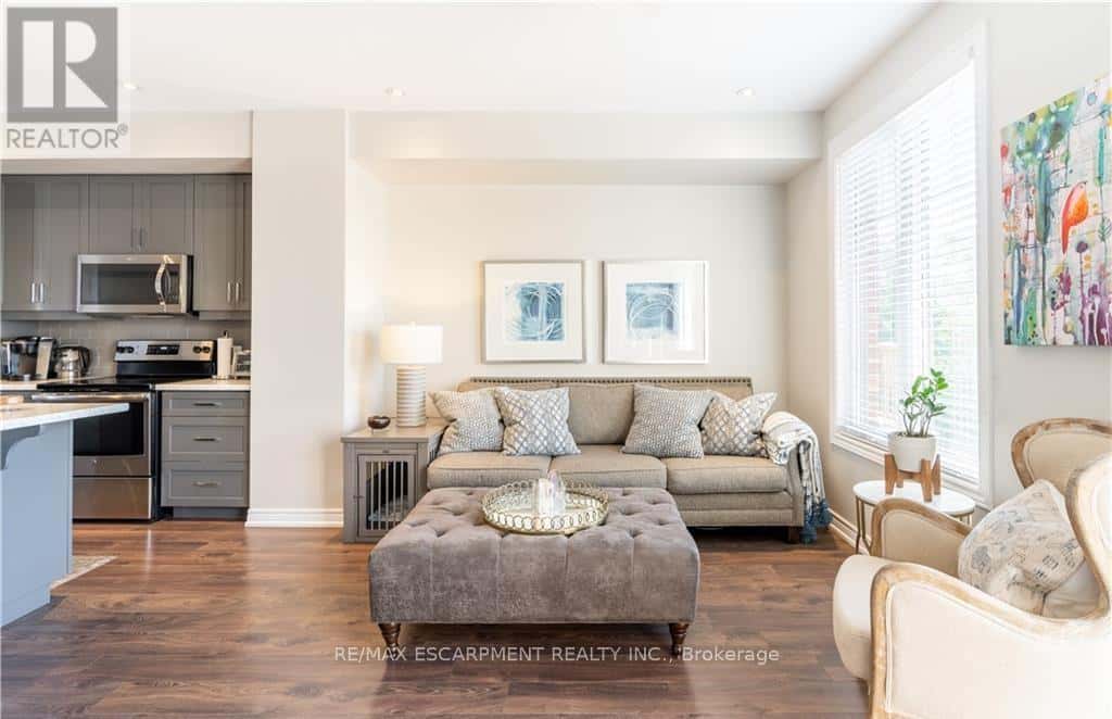 Grimsby (Grimsby Beach) — Grimsby (Grimsby Beach) - Photo 2 of 30