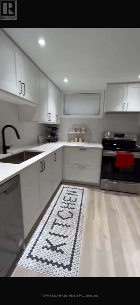 Hamilton (Ancaster) — Hamilton (Ancaster) - Photo 5 of 6