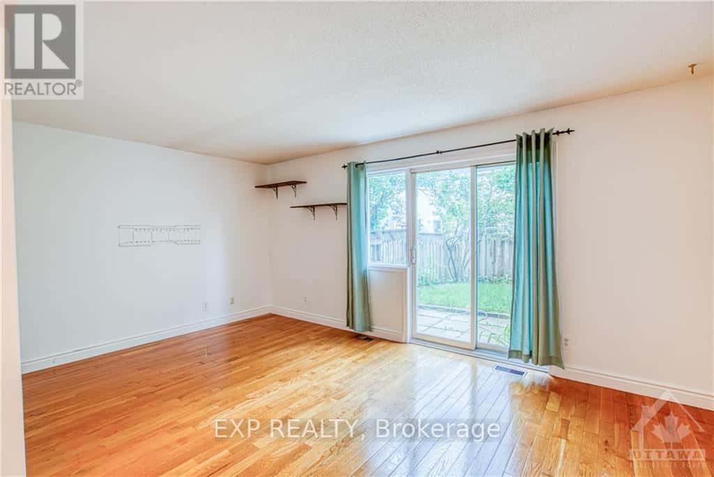 Ottawa — Ottawa - Photo 4 of 15