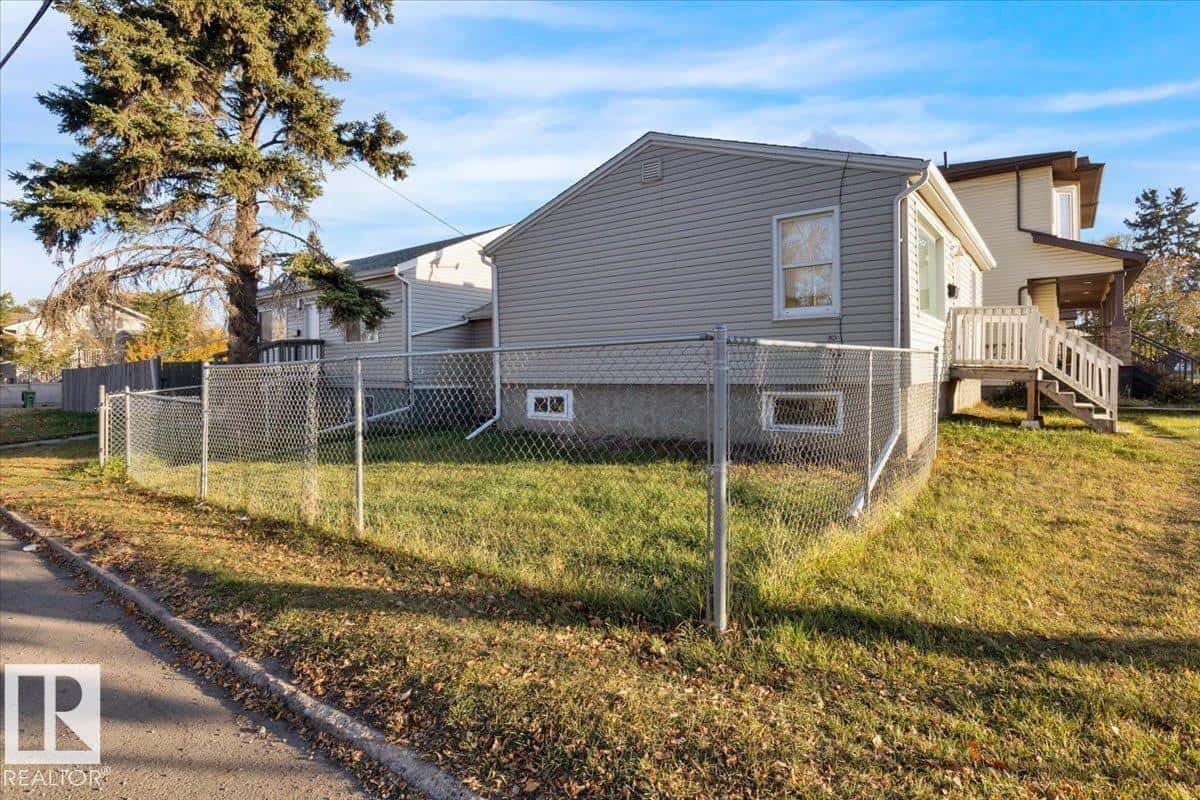 Edmonton — Edmonton - Photo 5 of 75