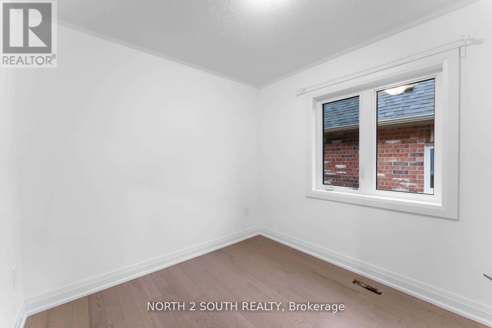 Vaughan (West Woodbridge) — Vaughan (West Woodbridge) - Photo 5 of 44