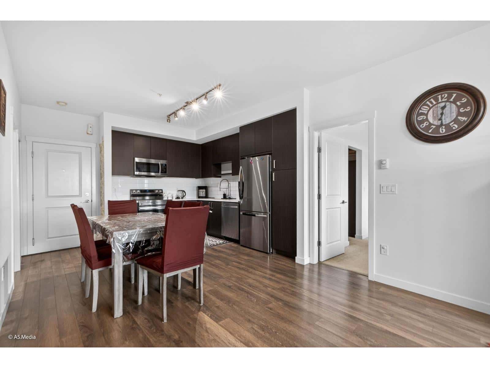 Surrey — Surrey - Photo 2 of 33