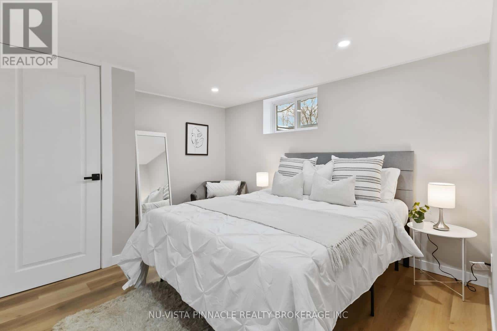 1840 ROYAL CRESCENT W — London East (East H), Ontario - Photo 4 of 48