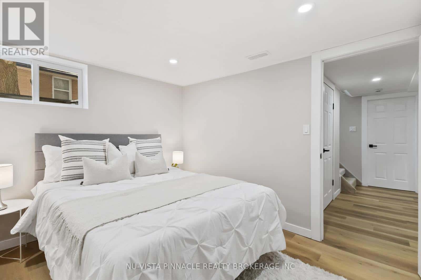 1840 ROYAL CRESCENT W — London East (East H), Ontario - Photo 5 of 48