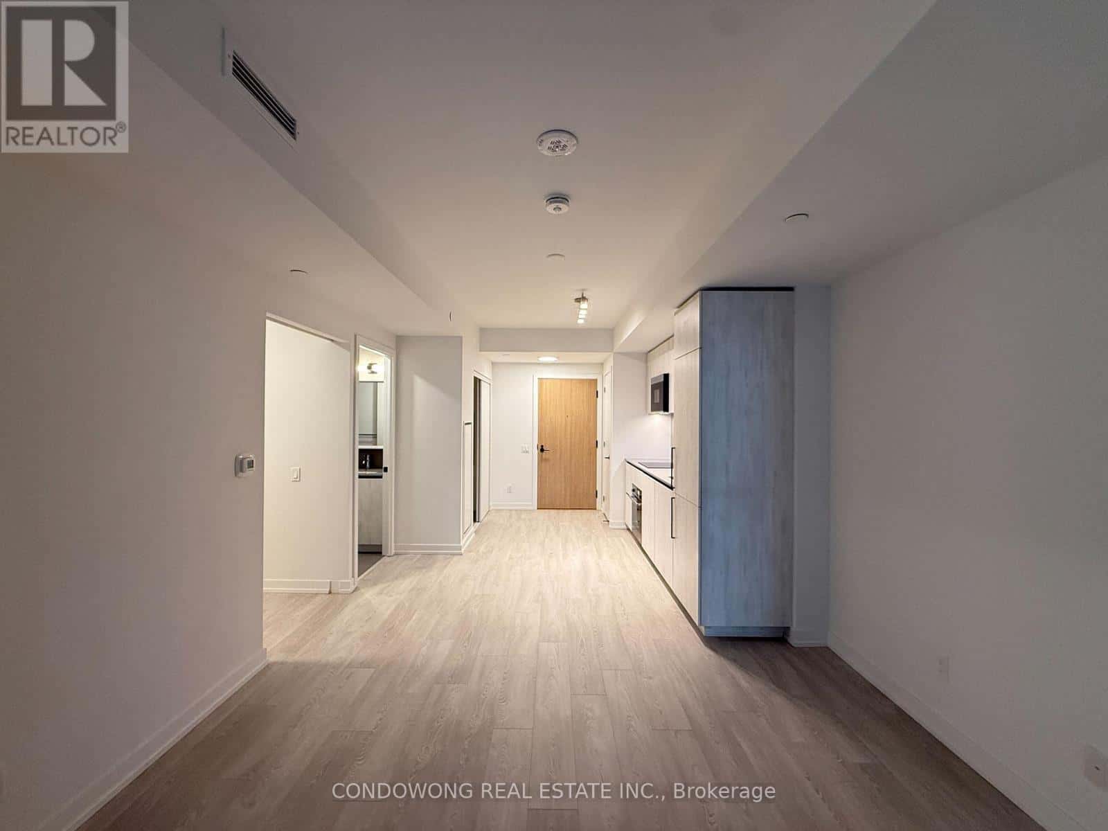 Toronto (Waterfront Communities) — Toronto (Waterfront Communities) - Photo 3 of 12