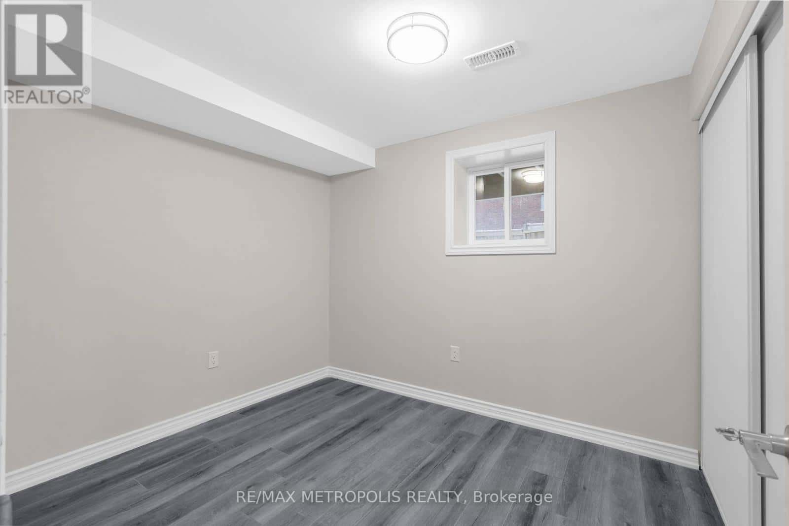 Oshawa (Windfields) — Oshawa (Windfields) - Photo 4 of 20