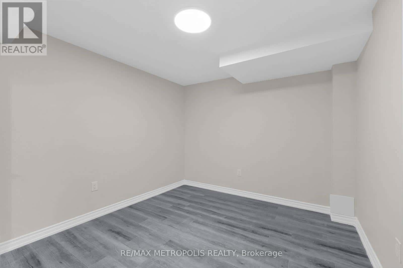 Oshawa (Windfields) — Oshawa (Windfields) - Photo 2 of 20