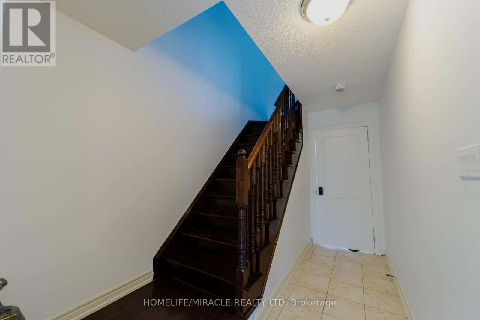 106 ASPEN HILLS ROAD — Brampton (Credit Valley) - Photo 3 of 31