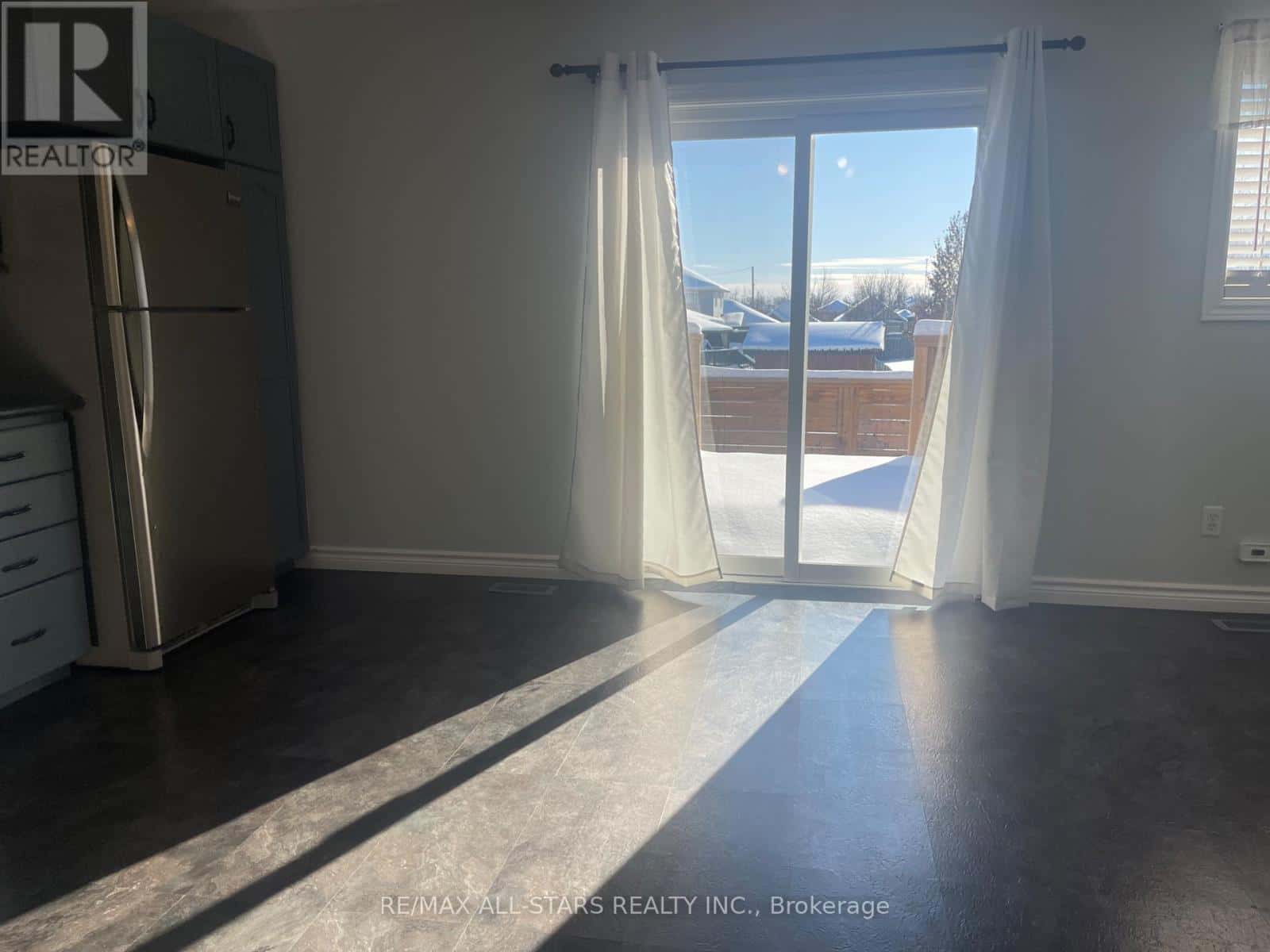 MAIN FLOOR -ALL INCLUSIVE - 39 MCGIBBON BOULEVARD — Kawartha Lakes (Lindsay) - Photo 4 of 22