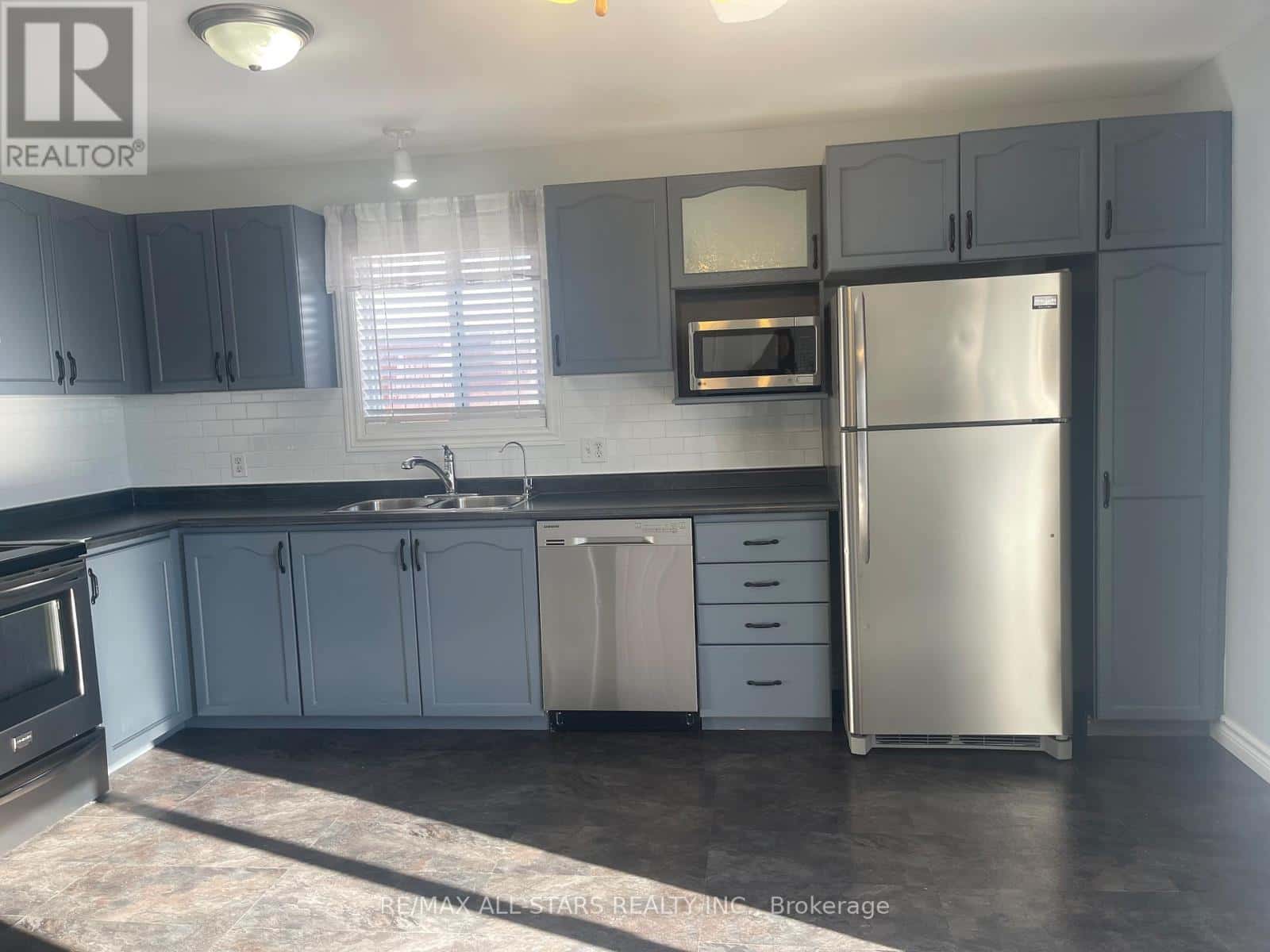 MAIN FLOOR -ALL INCLUSIVE - 39 MCGIBBON BOULEVARD — Kawartha Lakes (Lindsay) - Photo 3 of 22