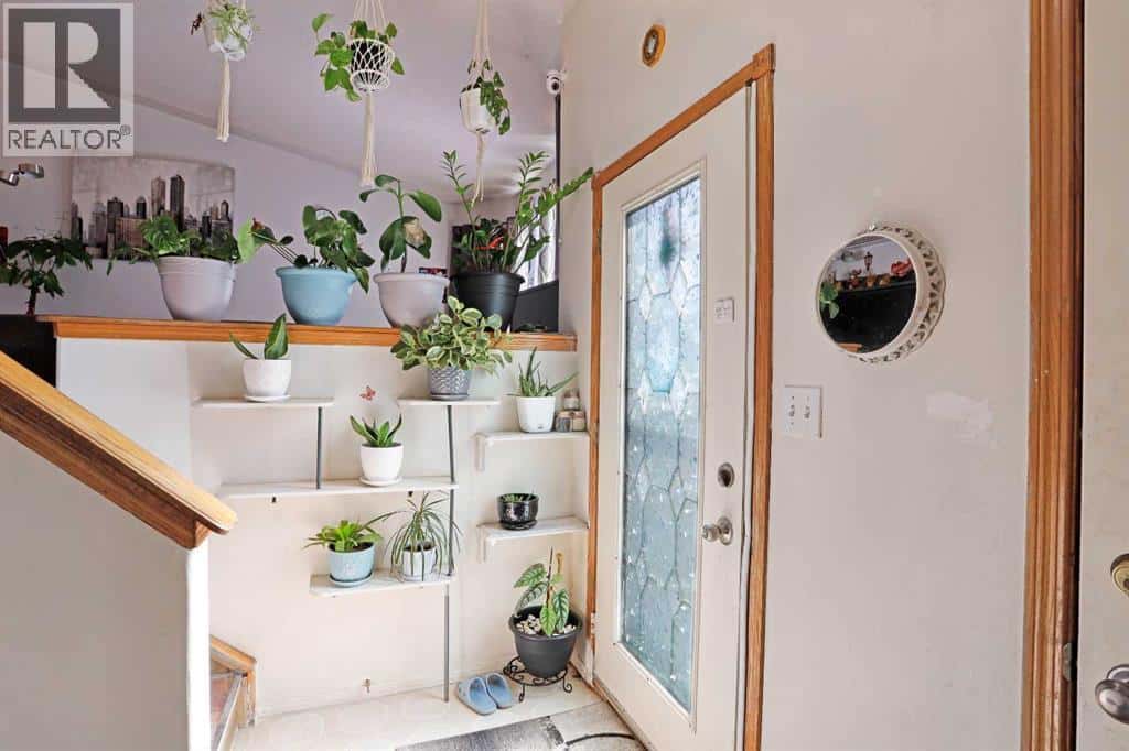 60 Pleasant Park Road W — Brooks, Alberta - Photo 4 of 41