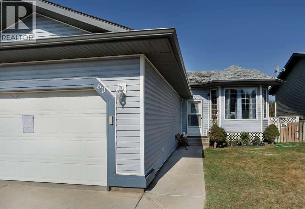 60 Pleasant Park Road W — Brooks, Alberta - Photo 3 of 41