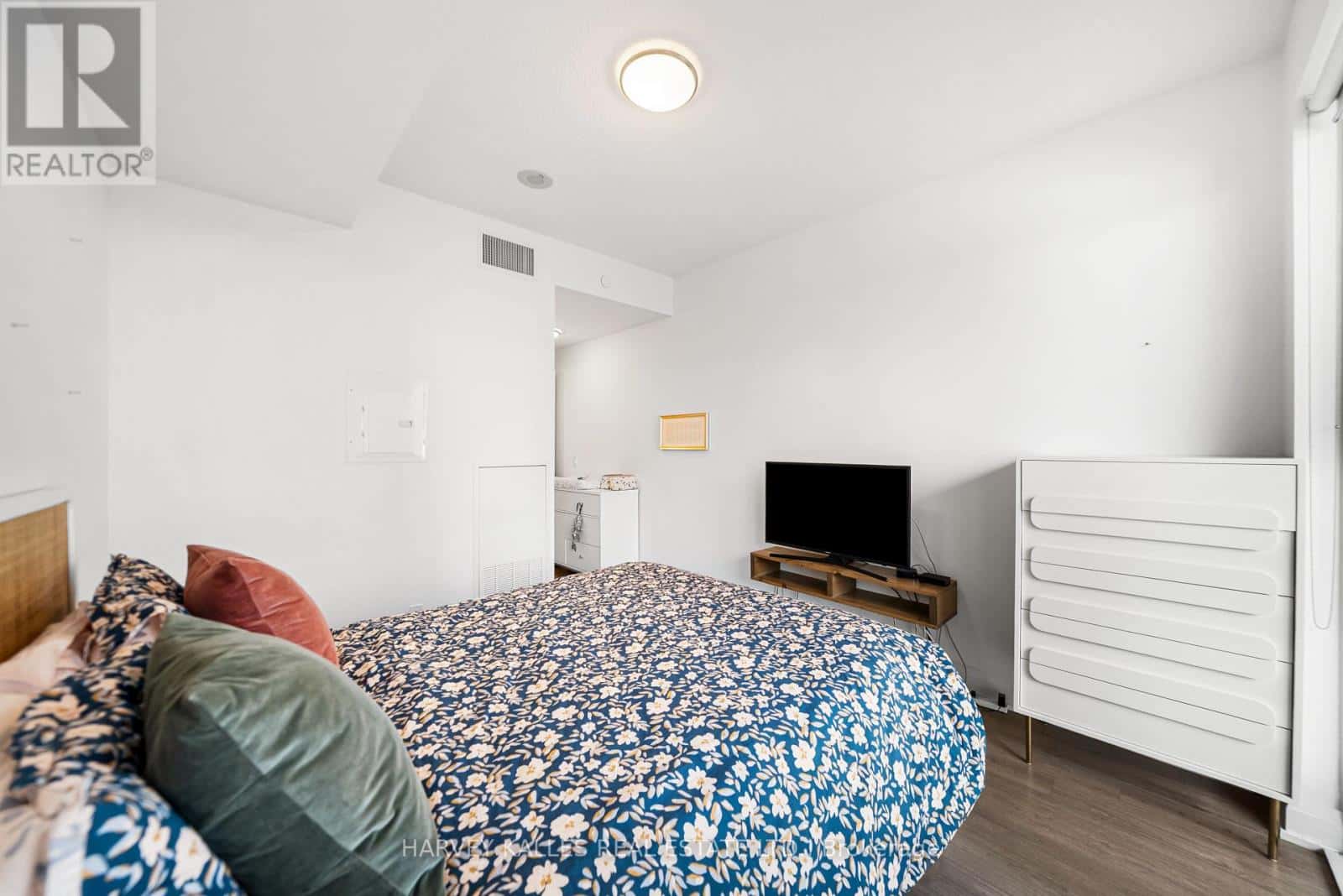 2703 - 56 ANNIE CRAIG DRIVE — Toronto (Mimico) - Photo 3 of 43