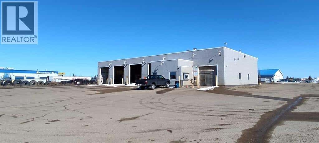 4710 36 Street — Camrose - Photo 3 of 11