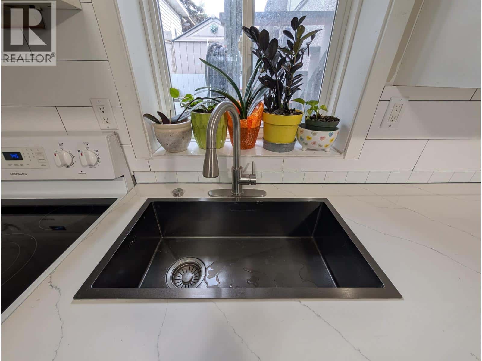 Vancouver — Vancouver - Photo 3 of 14