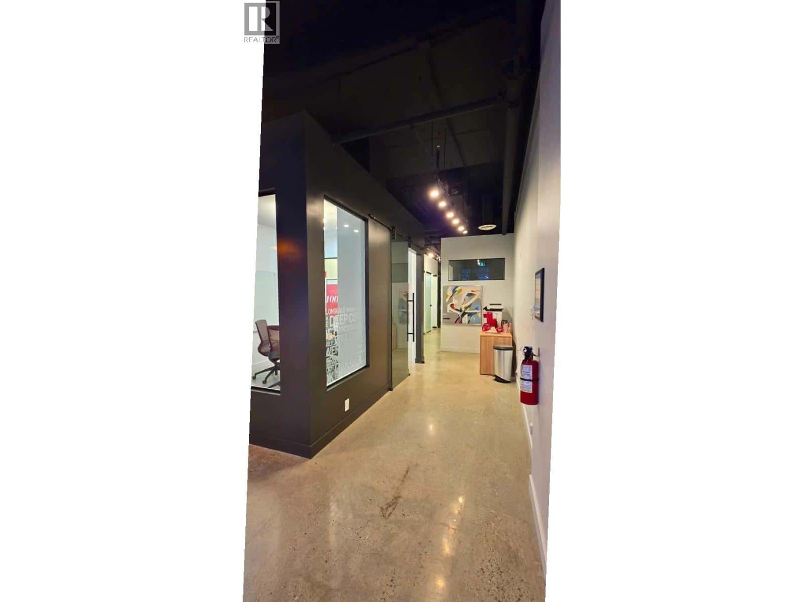 103 100 E ESPLANADE — North Vancouver - Photo 3 of 10