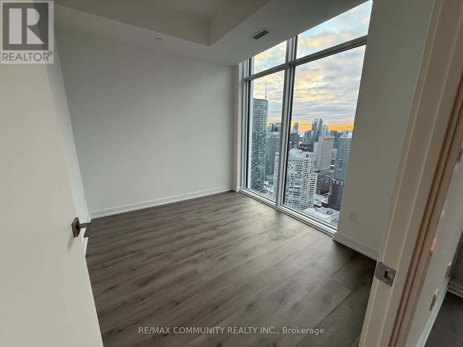 Toronto (Church-Yonge Corridor) — Toronto (Church-Yonge Corridor) - Photo 2 of 8