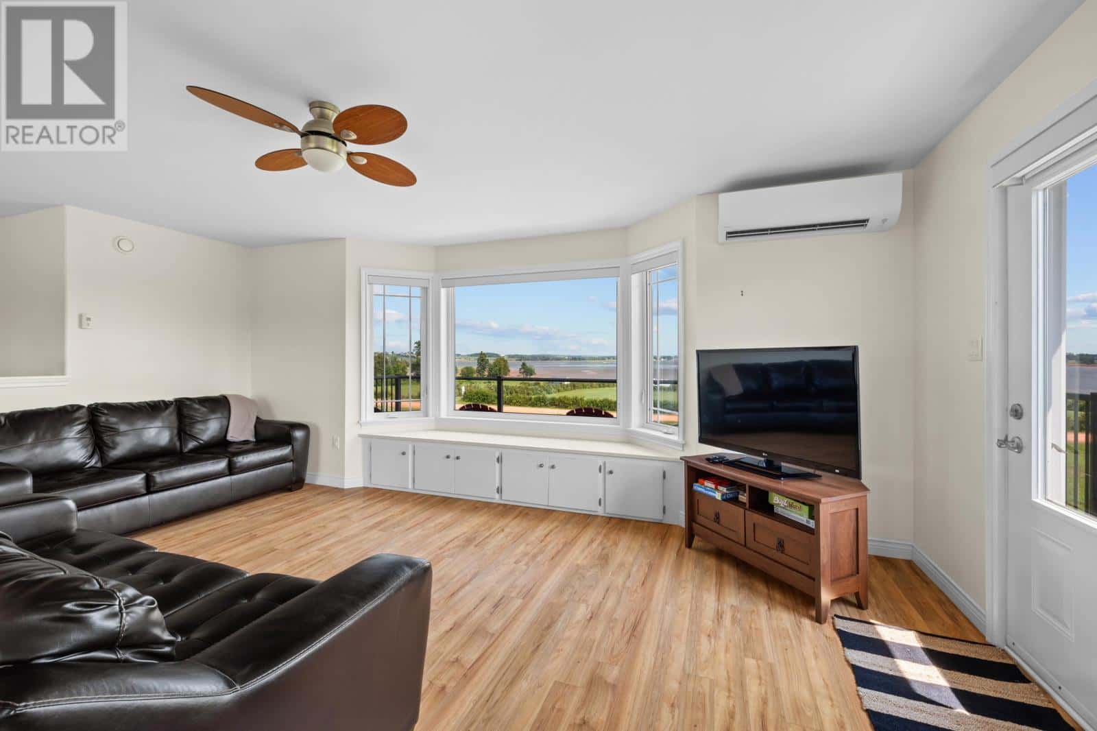 New Dominion — New Dominion - Photo 2 of 40