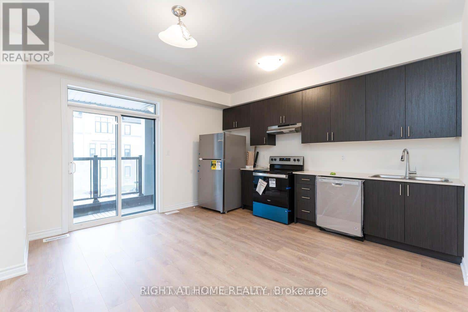 Oshawa (Donevan) — Oshawa (Donevan) - Photo 3 of 23