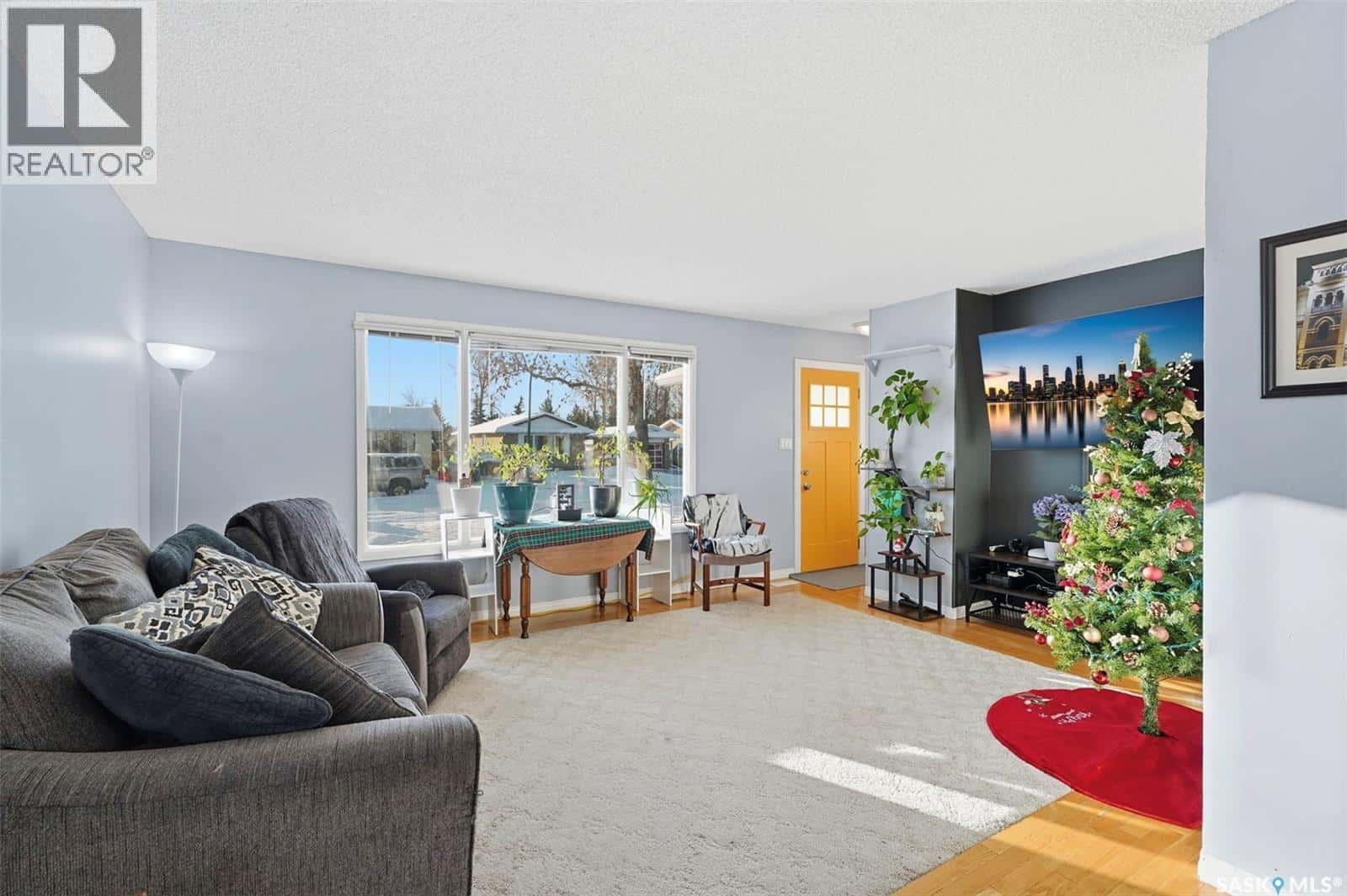 349 Waterloo CRESCENT — Saskatoon, Saskatchewan - Photo 4 of 39