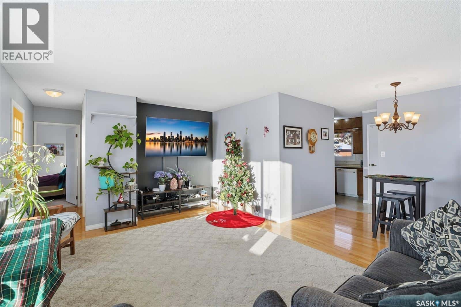 349 Waterloo CRESCENT — Saskatoon, Saskatchewan - Photo 5 of 39