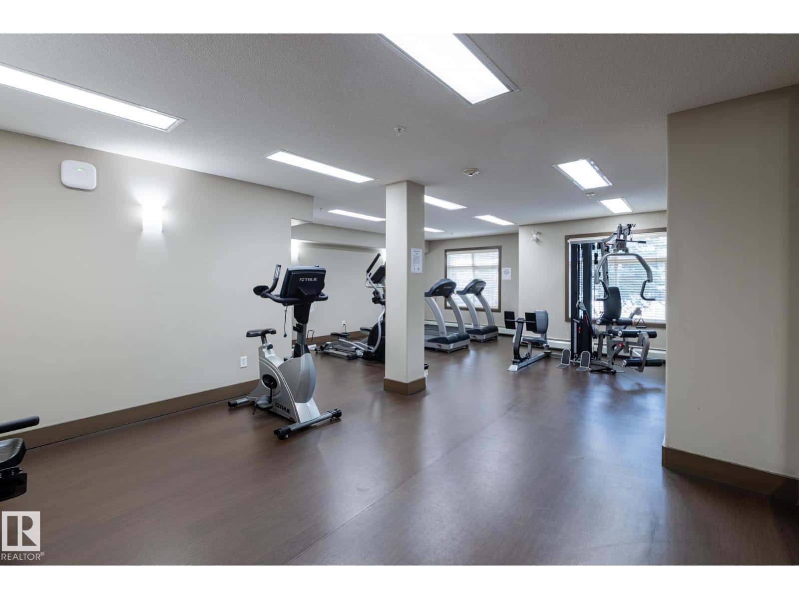 Edmonton — Edmonton - Photo 4 of 37