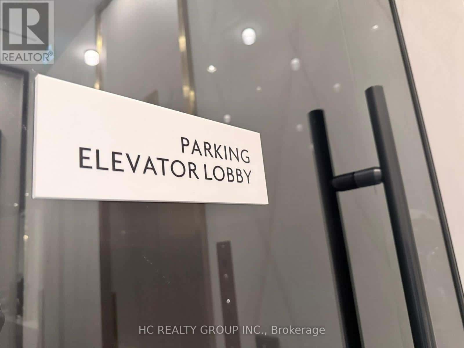 Toronto (Bay Street Corridor) — Toronto (Bay Street Corridor) - Photo 4 of 13