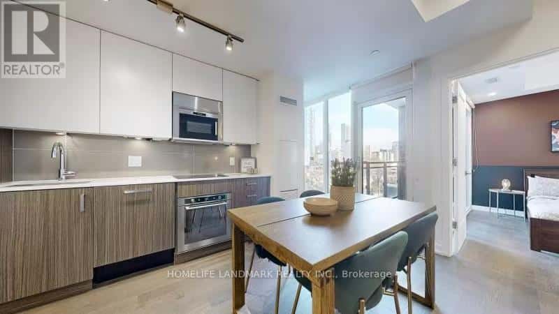 Toronto (Church-Yonge Corridor) — Toronto (Church-Yonge Corridor) - Photo 3 of 25