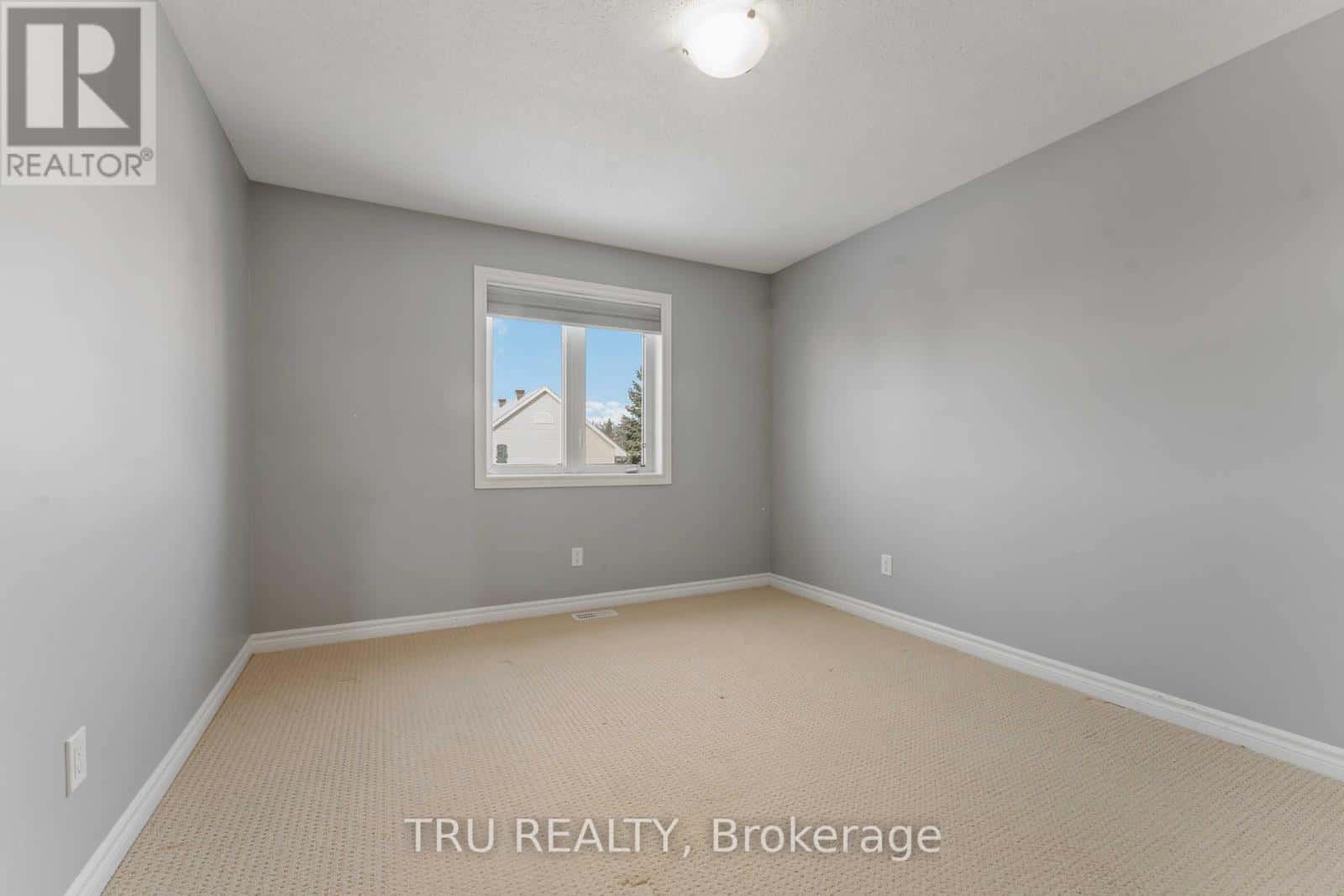 Ottawa — Ottawa - Photo 2 of 50