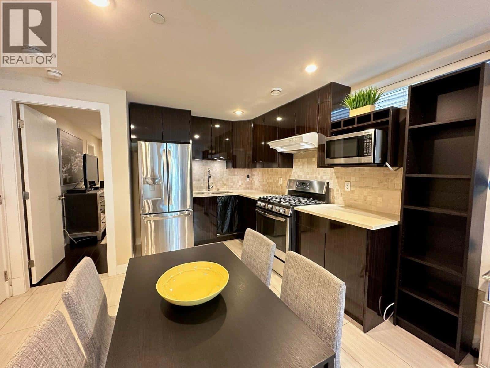 Vancouver — Vancouver - Photo 5 of 14