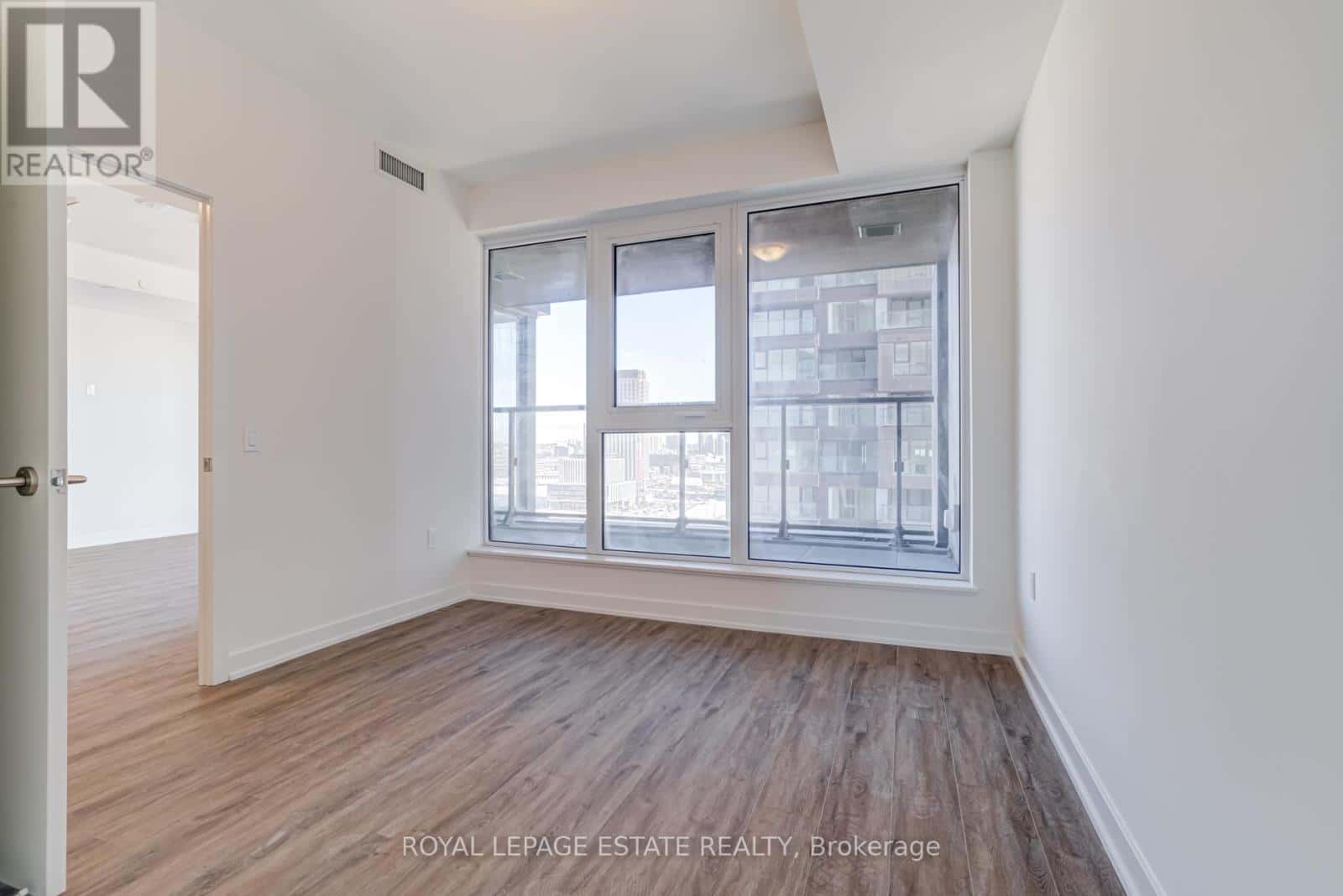 Toronto (Banbury-Don Mills) — Toronto (Banbury-Don Mills) - Photo 3 of 21