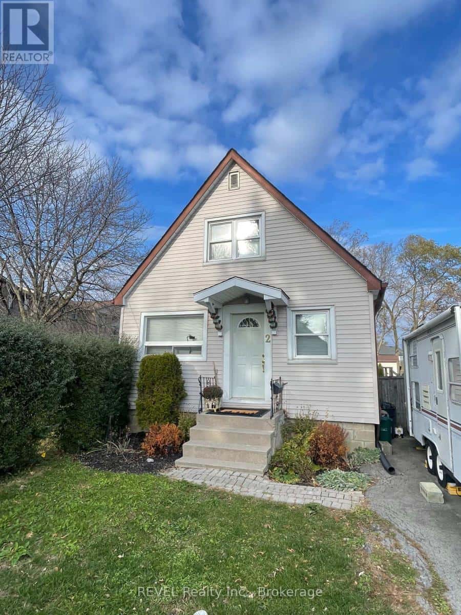 2 KENT STREET — St. Catharines (Western Hill) - Photo 2 of 4