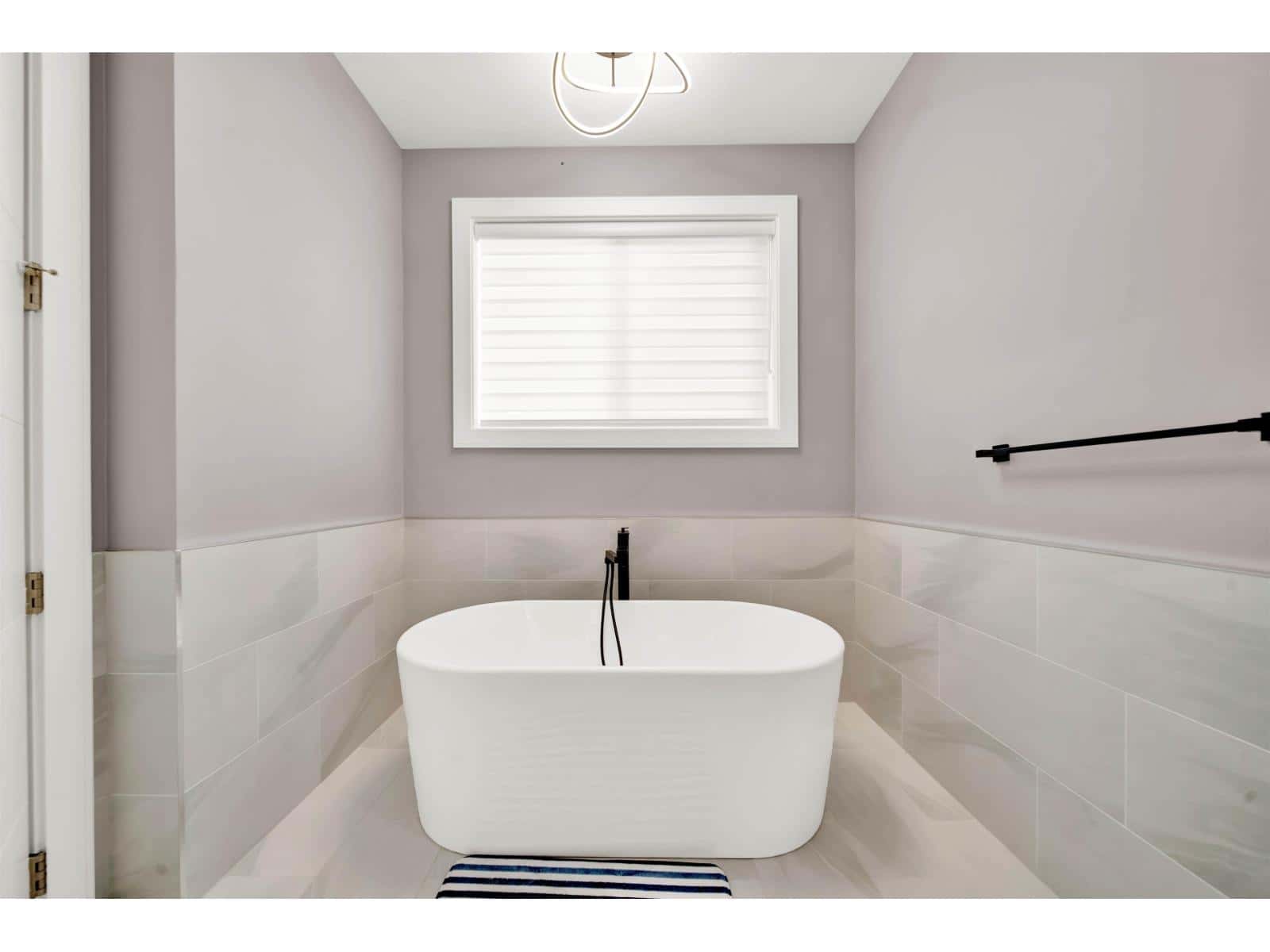 Abbotsford — Abbotsford - Photo 5 of 35