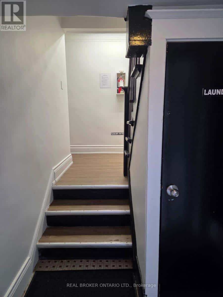 3 - 983 MAIN STREET E — Hamilton (Crown Point) - Photo 2 of 17