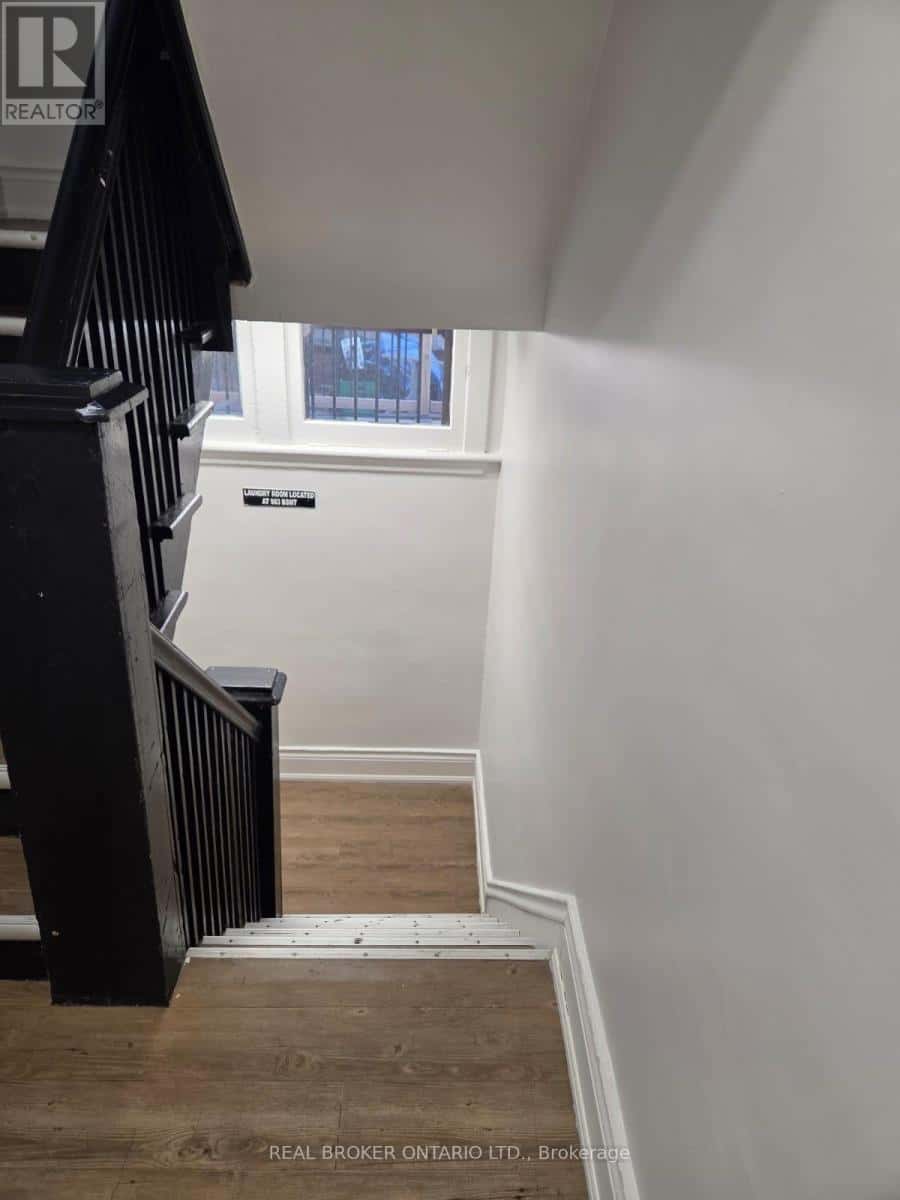 1 - 983 MAIN STREET E — Hamilton (Crown Point) - Photo 4 of 16