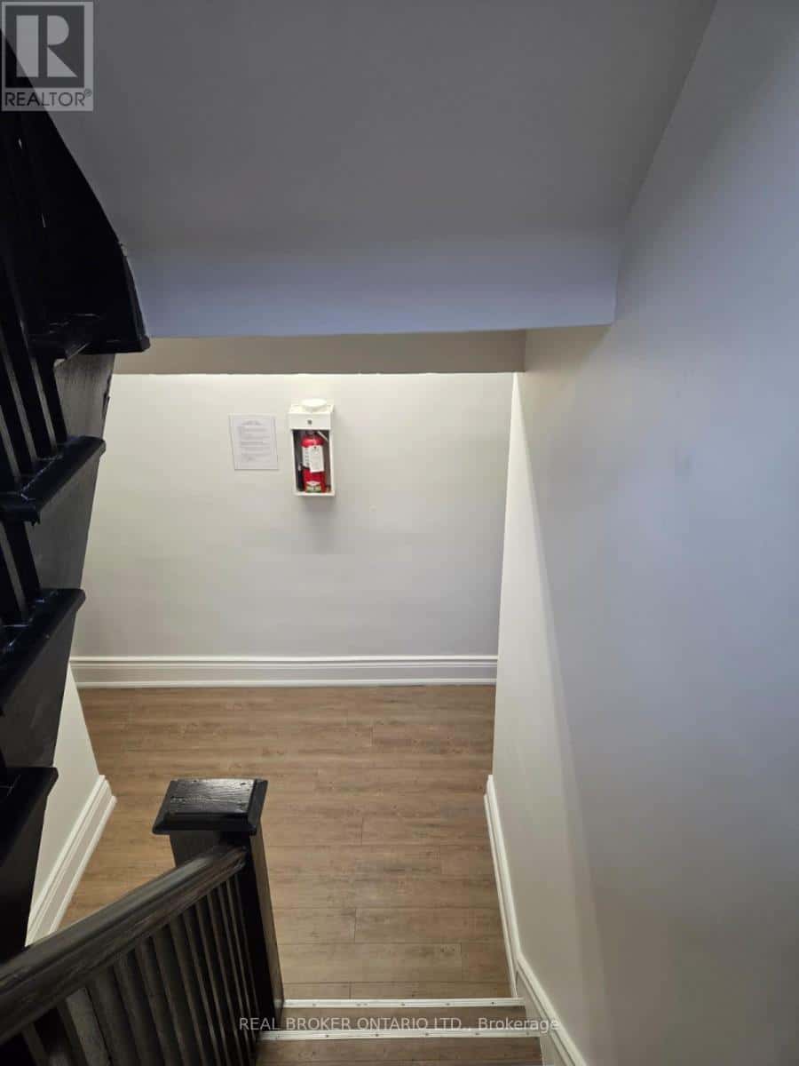 1 - 983 MAIN STREET E — Hamilton (Crown Point) - Photo 3 of 16