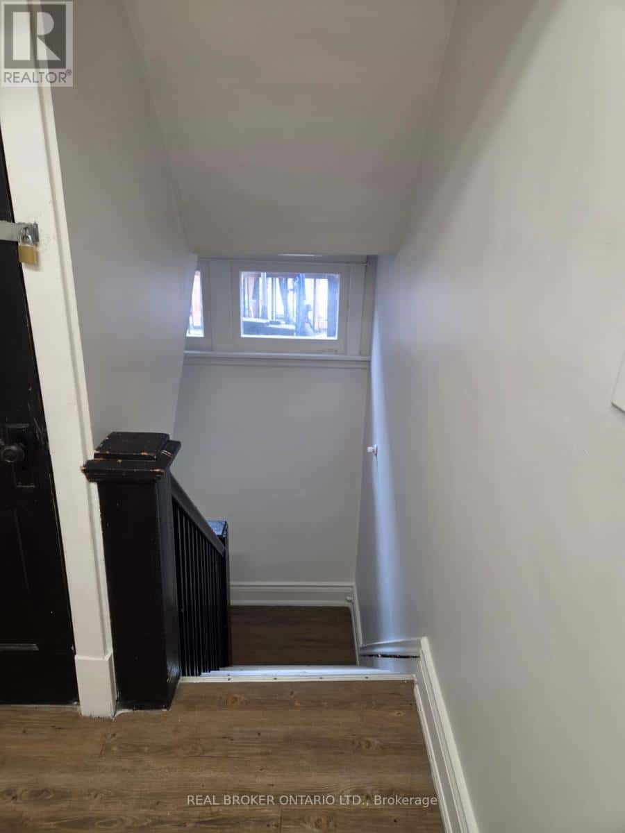 1 - 983 MAIN STREET E — Hamilton (Crown Point) - Photo 5 of 16