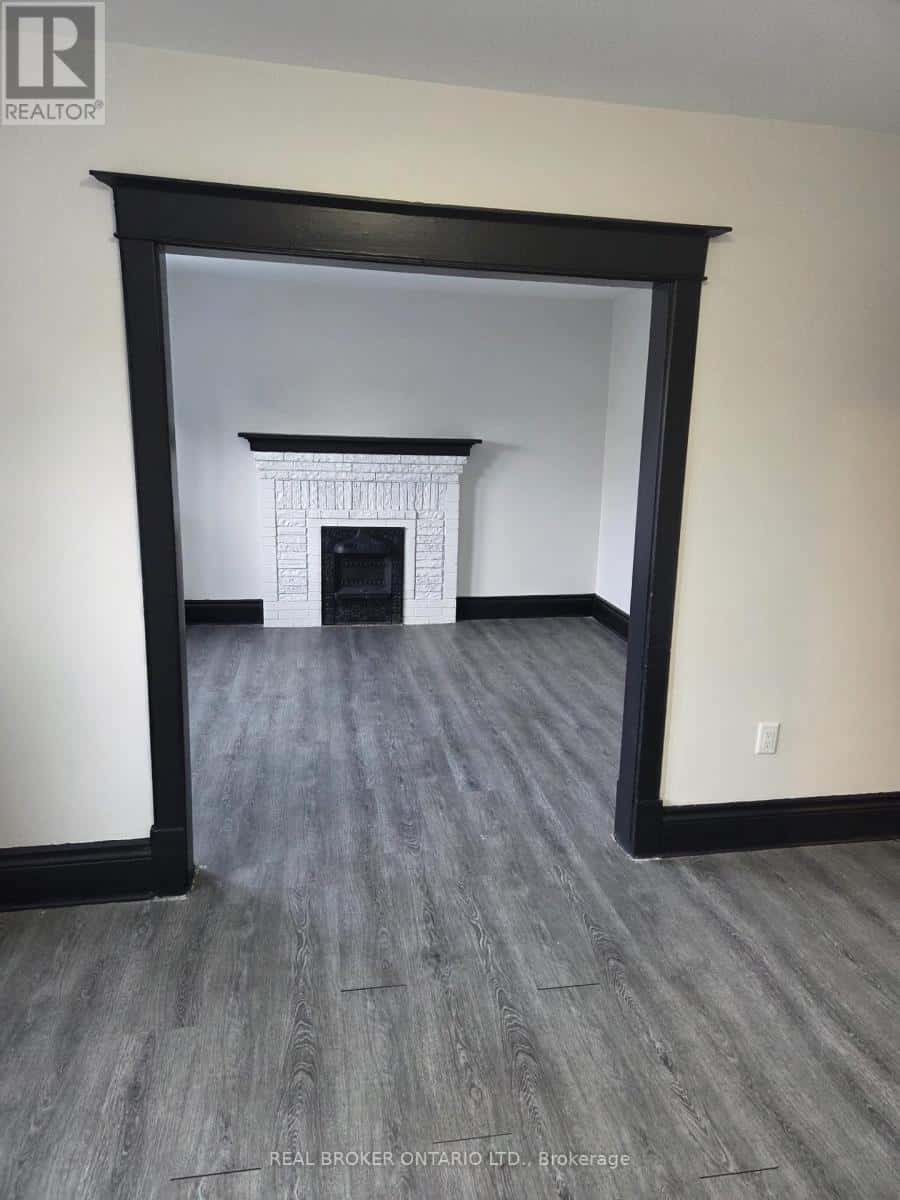 2 - 983 MAIN STREET E — Hamilton (Crown Point) - Photo 5 of 16