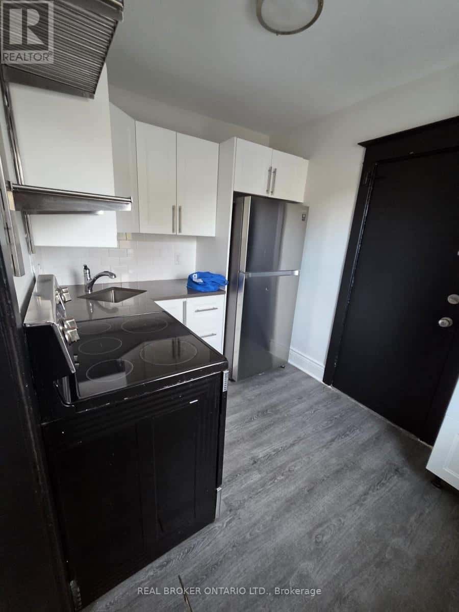 2 - 983 MAIN STREET E — Hamilton (Crown Point) - Photo 3 of 16