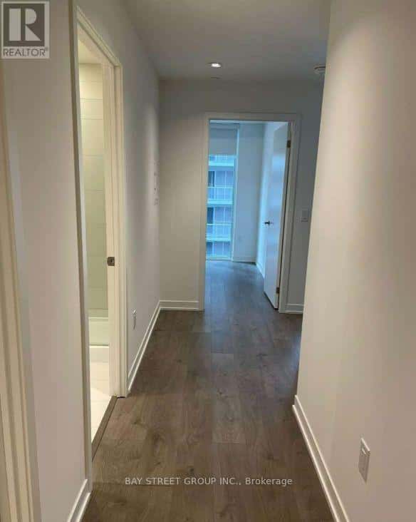 Toronto (Waterfront Communities) — Toronto (Waterfront Communities) - Photo 2 of 5