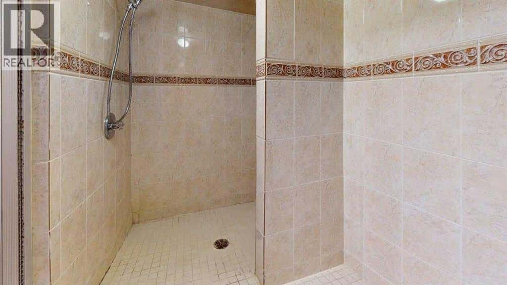 Fort McMurray — Fort McMurray - Photo 5 of 82