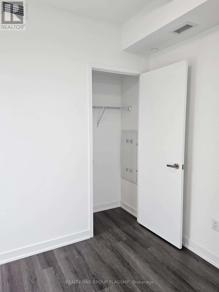 Mississauga (City Centre) — Mississauga (City Centre) - Photo 4 of 23