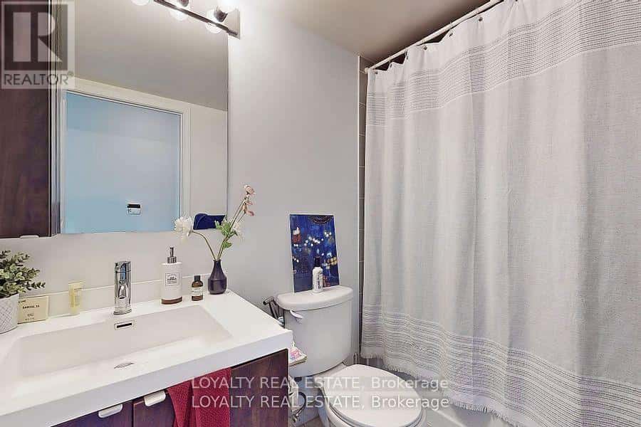 Toronto (Waterfront Communities) — Toronto (Waterfront Communities) - Photo 5 of 30