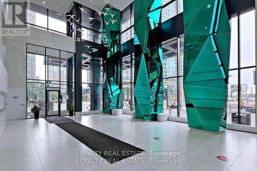 Toronto (Waterfront Communities) — Toronto (Waterfront Communities) - Photo 4 of 30