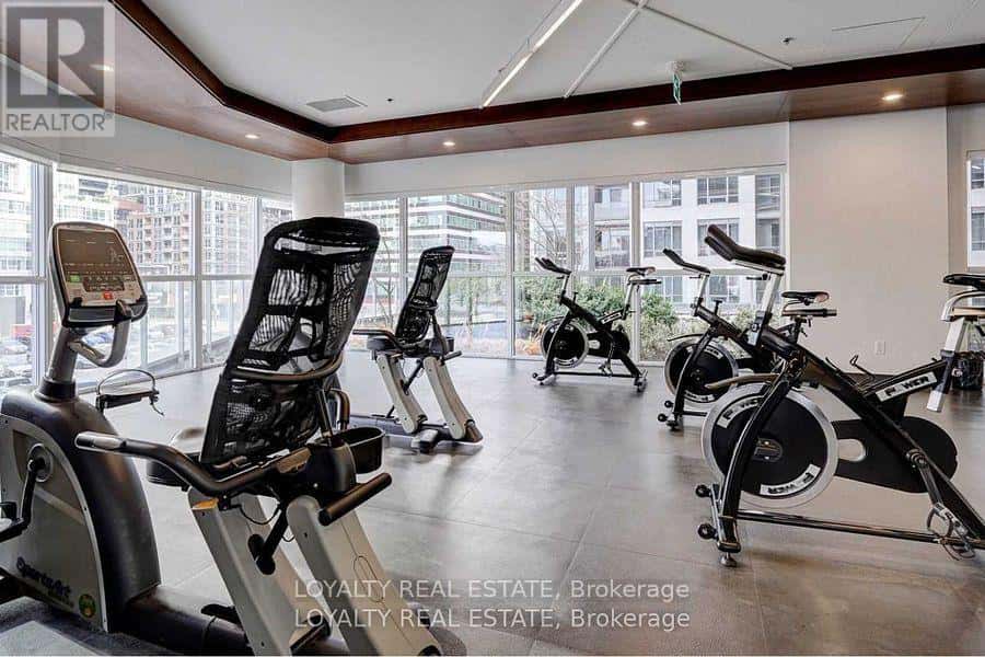 Toronto (Waterfront Communities) — Toronto (Waterfront Communities) - Photo 2 of 30