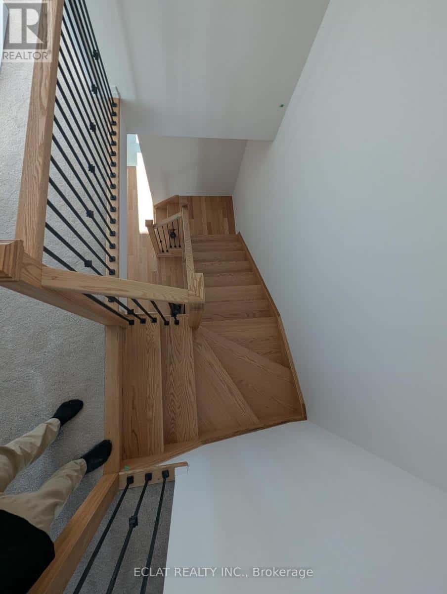 Stratford — Stratford - Photo 2 of 16