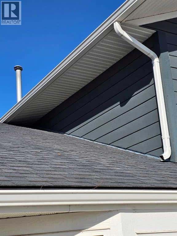 302 Meadowbrook Bay SE — Airdrie - Photo 4 of 16