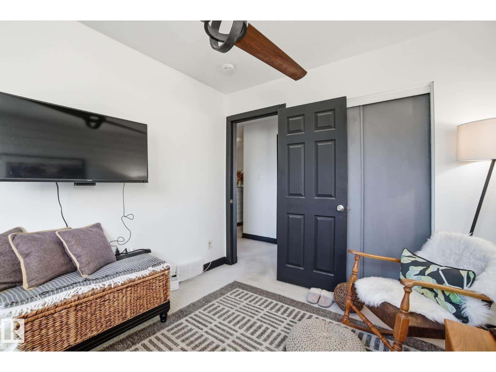 Edmonton — Edmonton - Photo 2 of 68