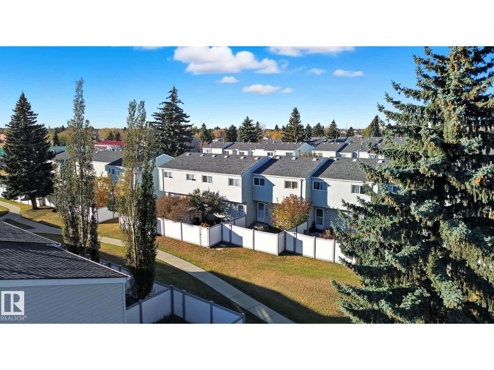 Edmonton — Edmonton - Photo 3 of 68